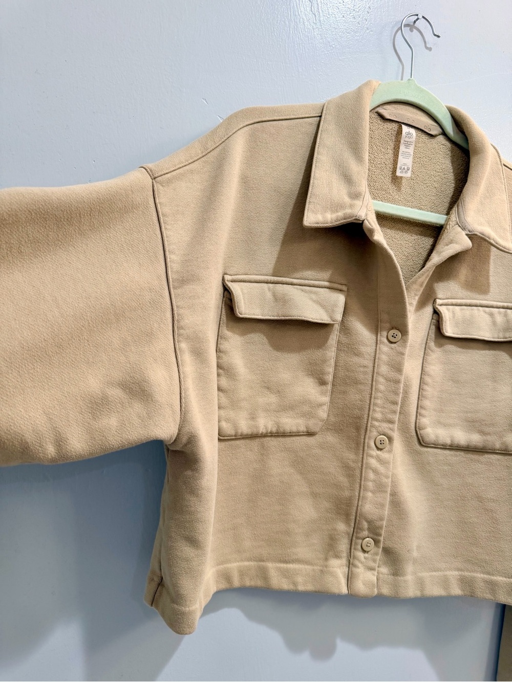 Alo Yoga Renown Cropped Button-Up Pullover Jacket - Macadamia - Tan Beige Medium - Picture 4 of 10